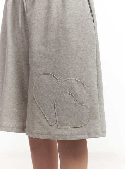 heart-patch-wide-sweatshorts-cm528