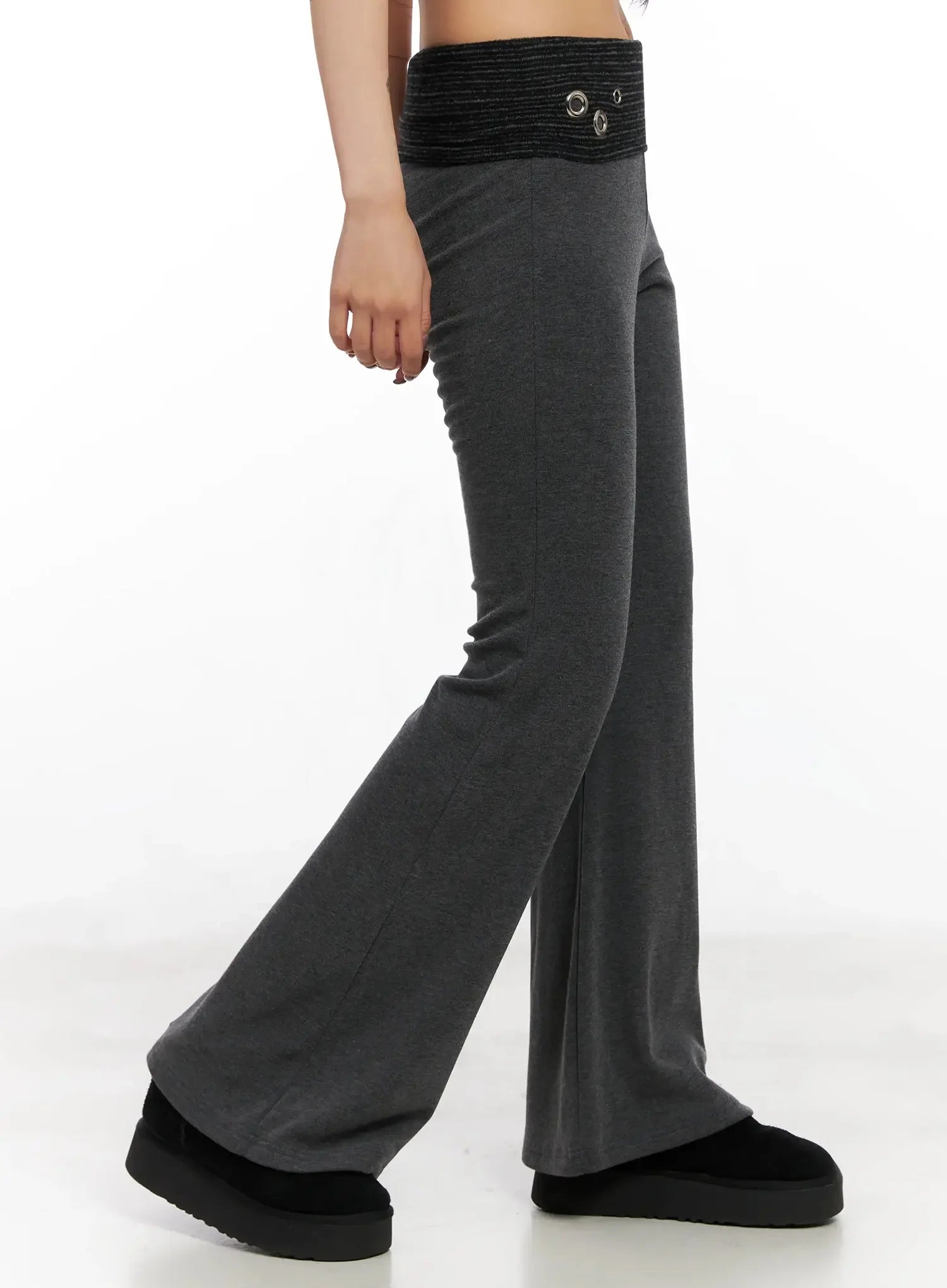 fleece-bootcut-sweatpants-in528