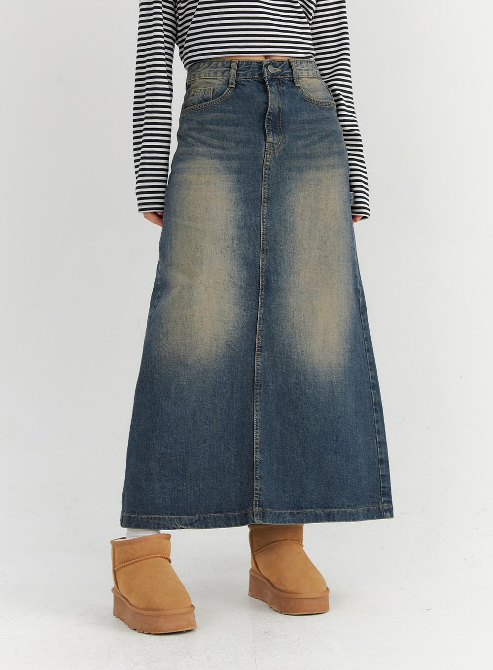 Floor-length denim skirt –