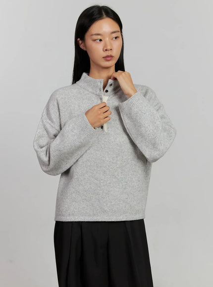 contrast-collar-knit-top-ij505