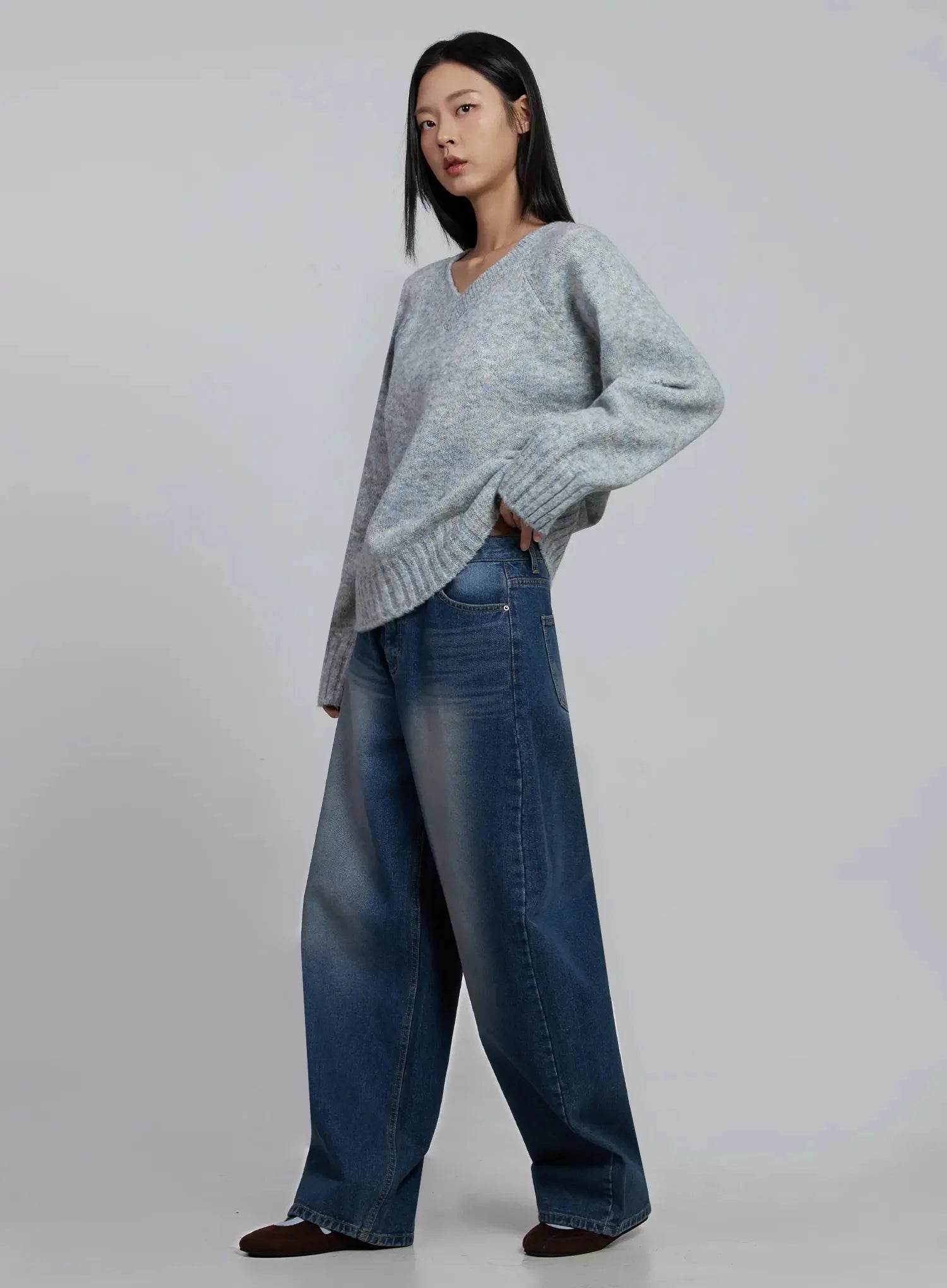 casual-loose-fit-v-neck-sweater-im520