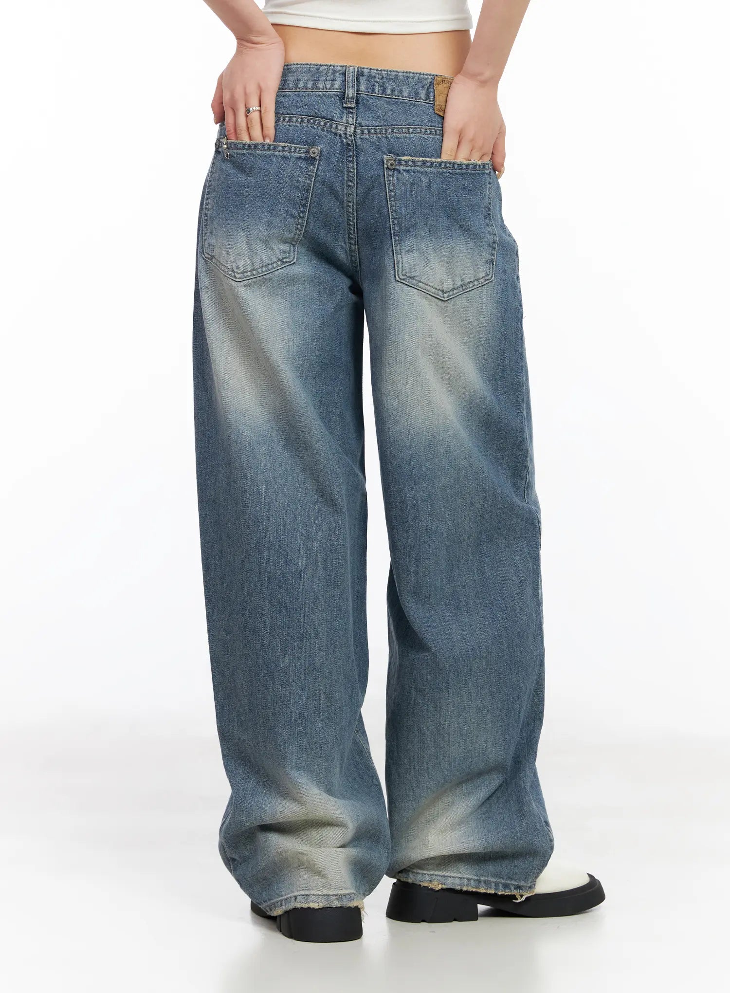 itzel-low-rise-wide-leg-jeans-cm516