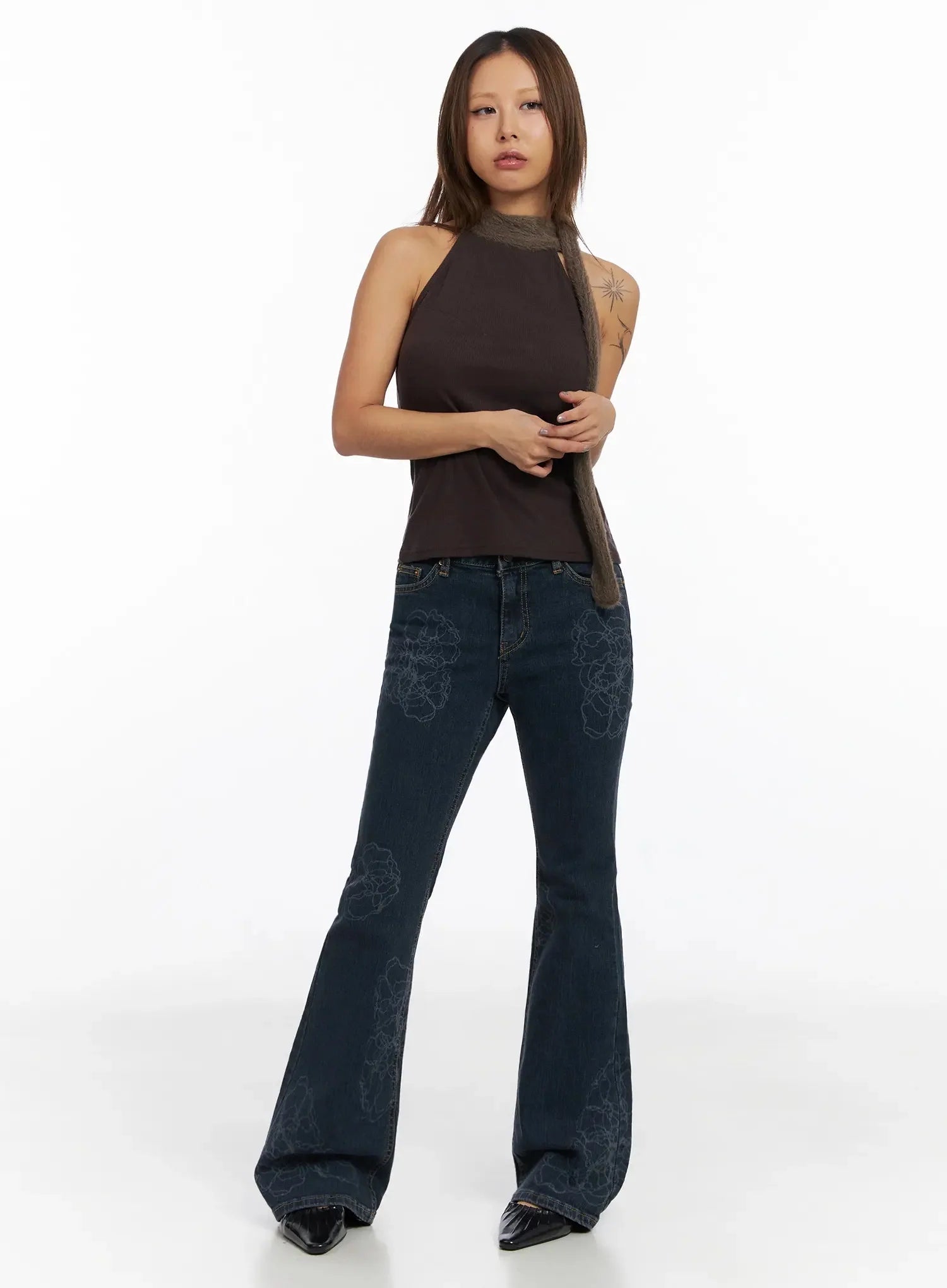 contrast-halter-top-in528