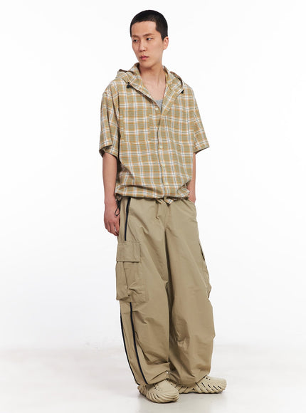 men-s-cargo-balloon-fit-windbreaker-pants-beige-iu512