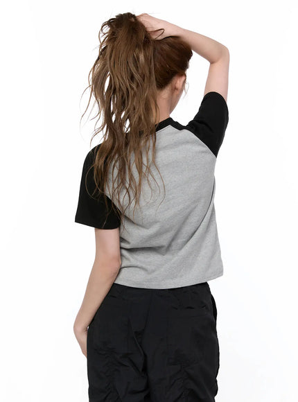 checkered-graphic-short-sleeve-top-ca522