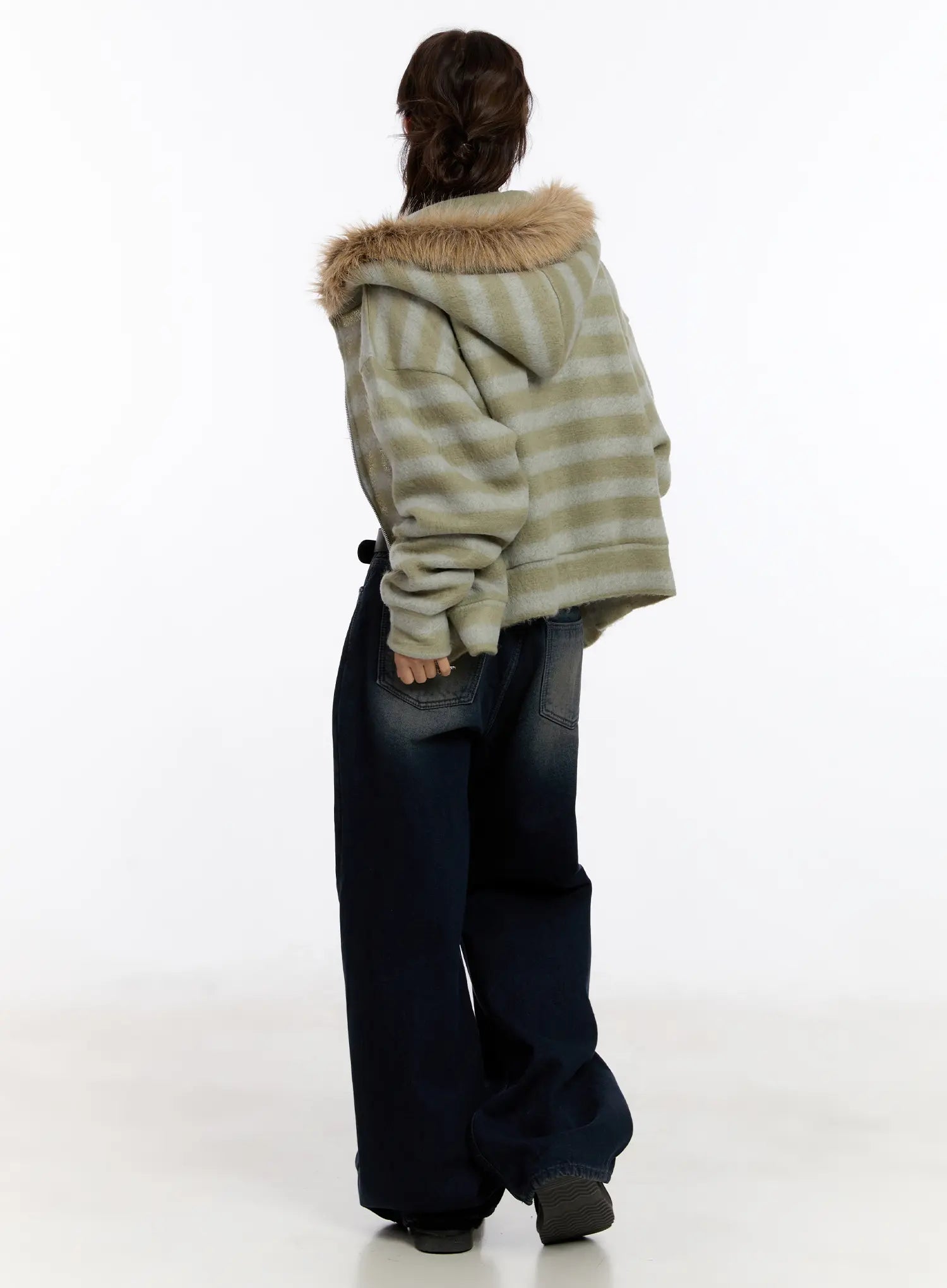 striped-faux-fur-zip-up-hoodie-cn527