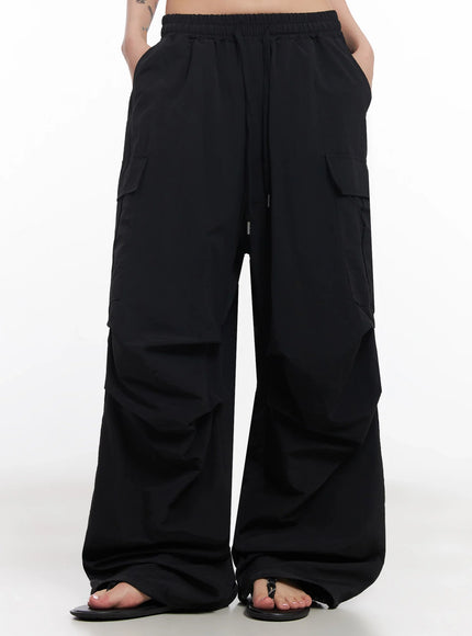 black-utility-wide-fit-cargo-pants-ic503