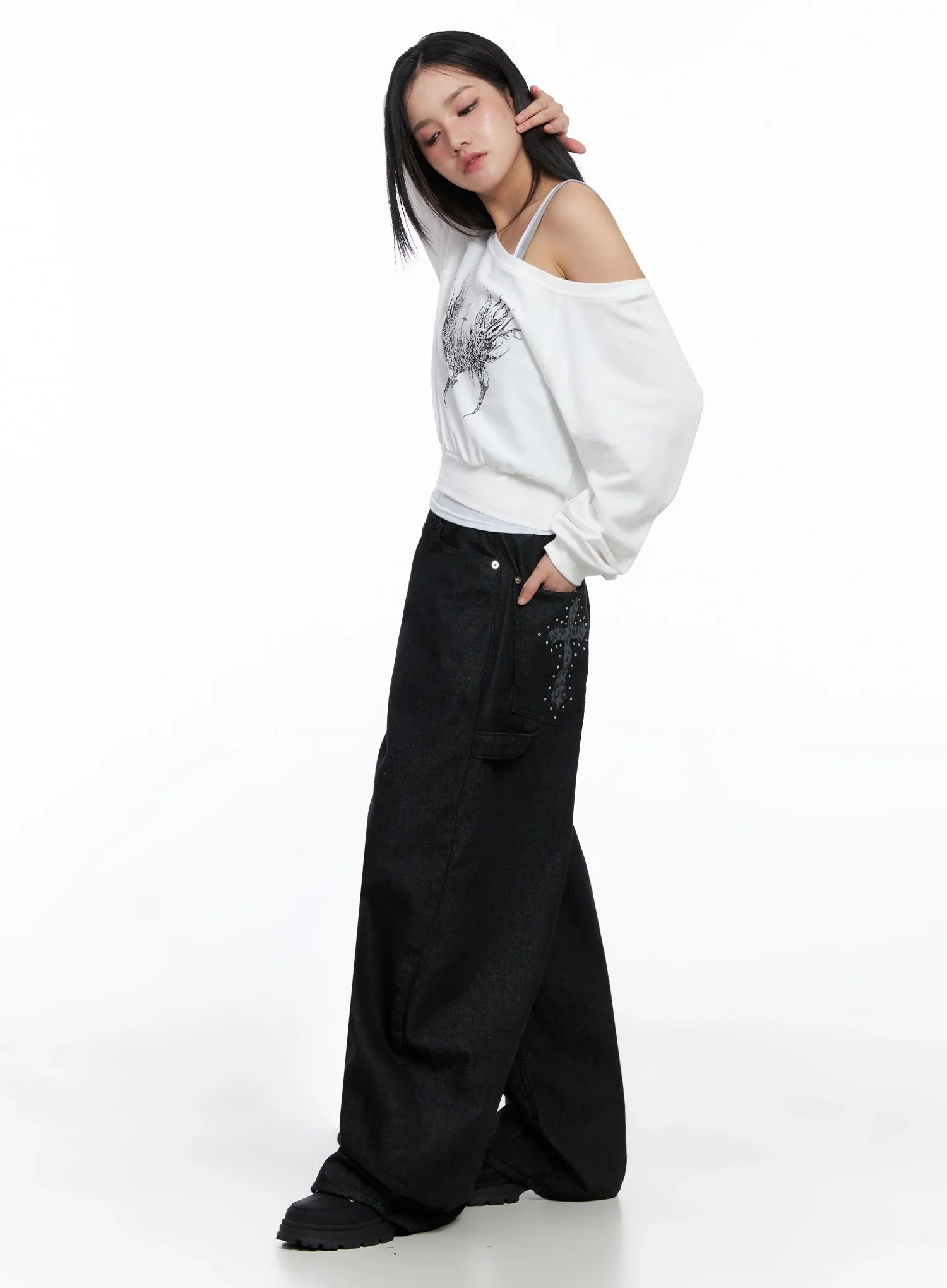 off-shoulder-graphic-sweatshirt-is525