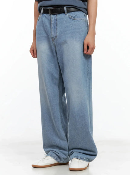 mens-light-wash-relaxed-jeans-il516