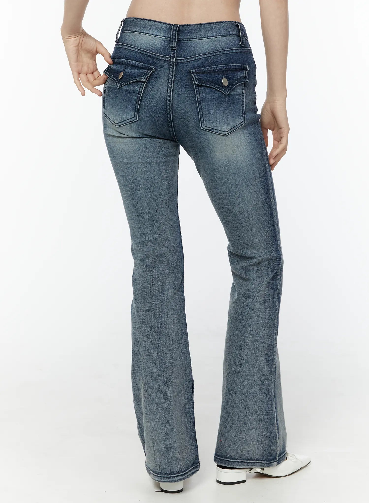 kumi-flared-low-rise-jeans-iu505