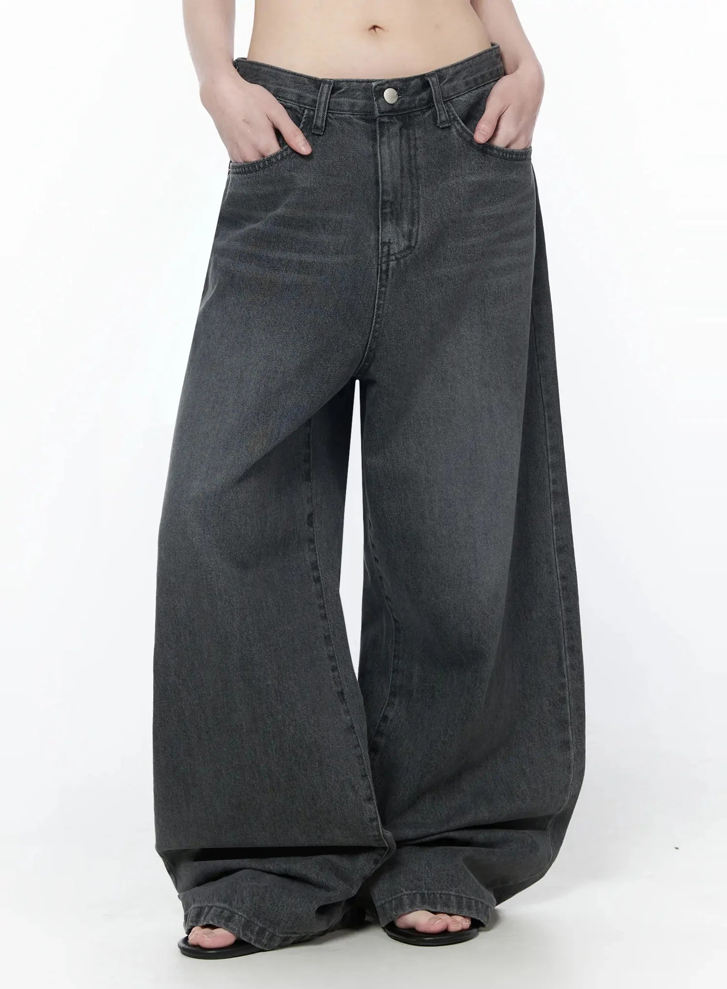 shia-vintage-wash-wide-leg-jeans-iy514