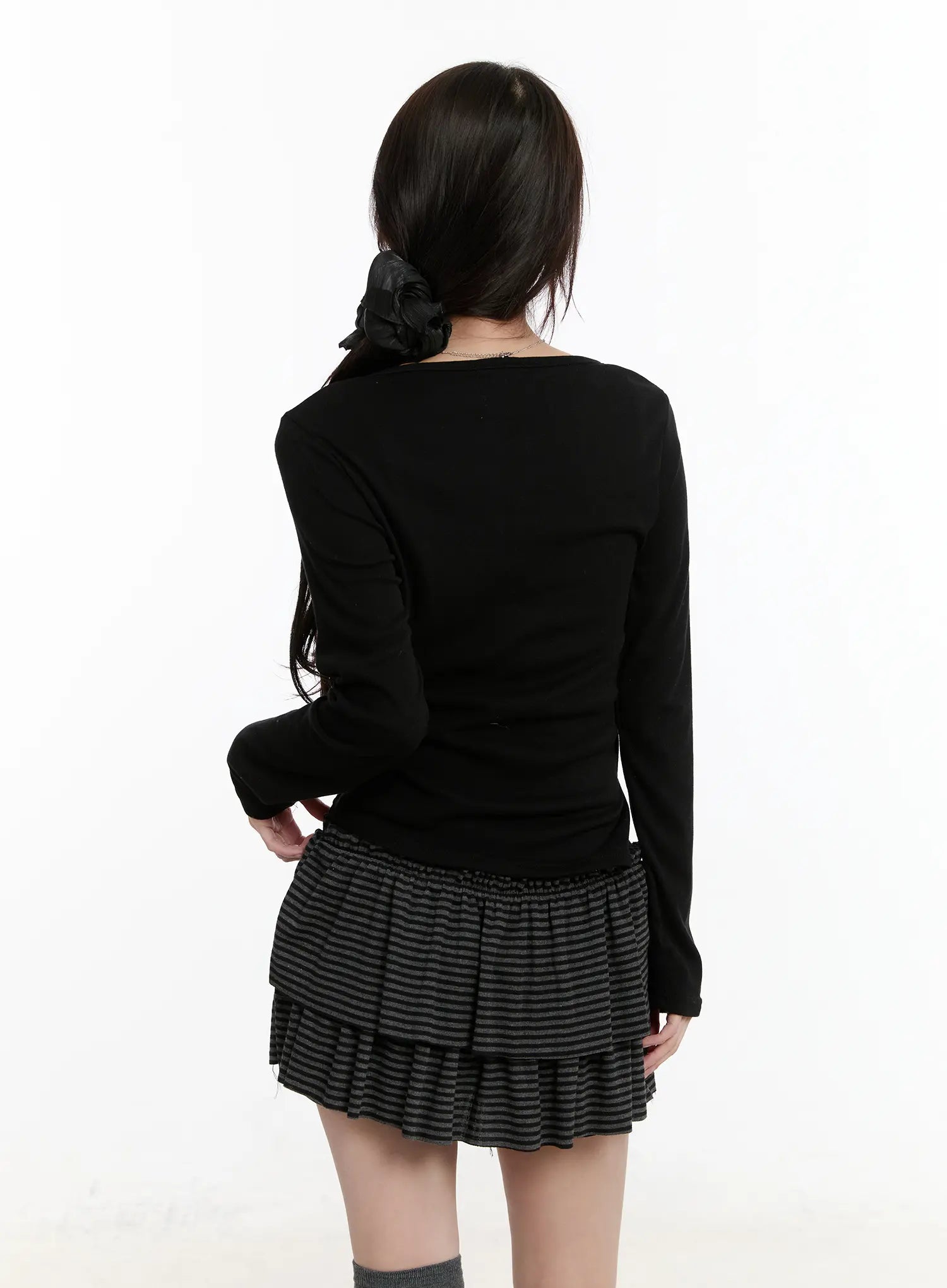 button-accent-long-sleeve-top-cm510