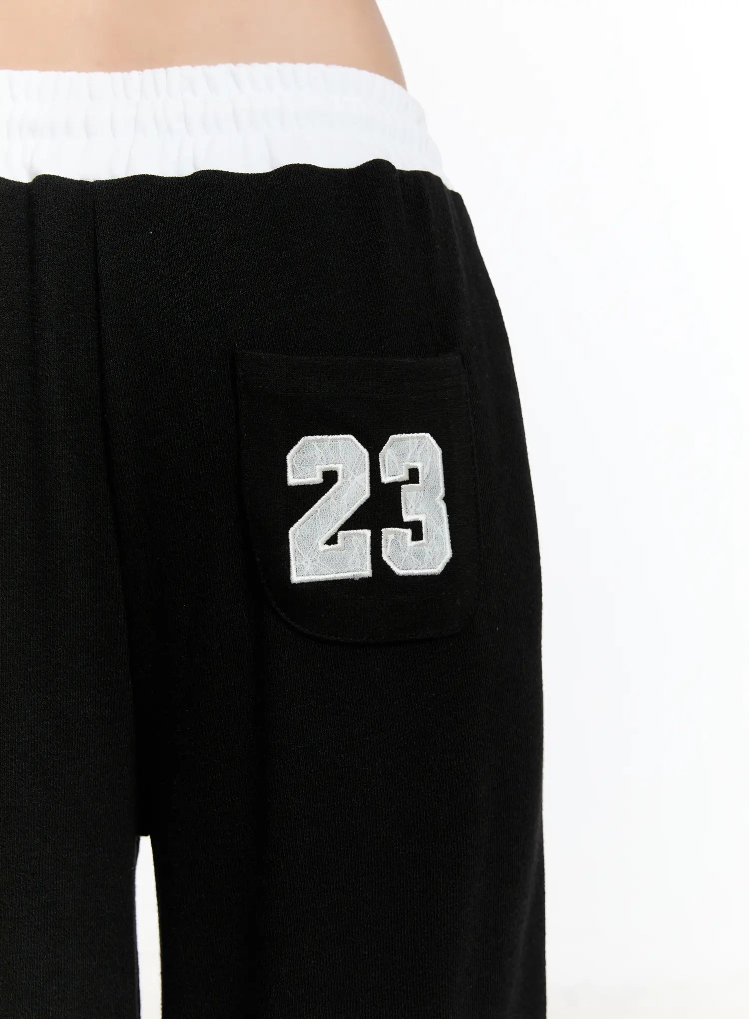 striped-lace-sweatpants-cm511