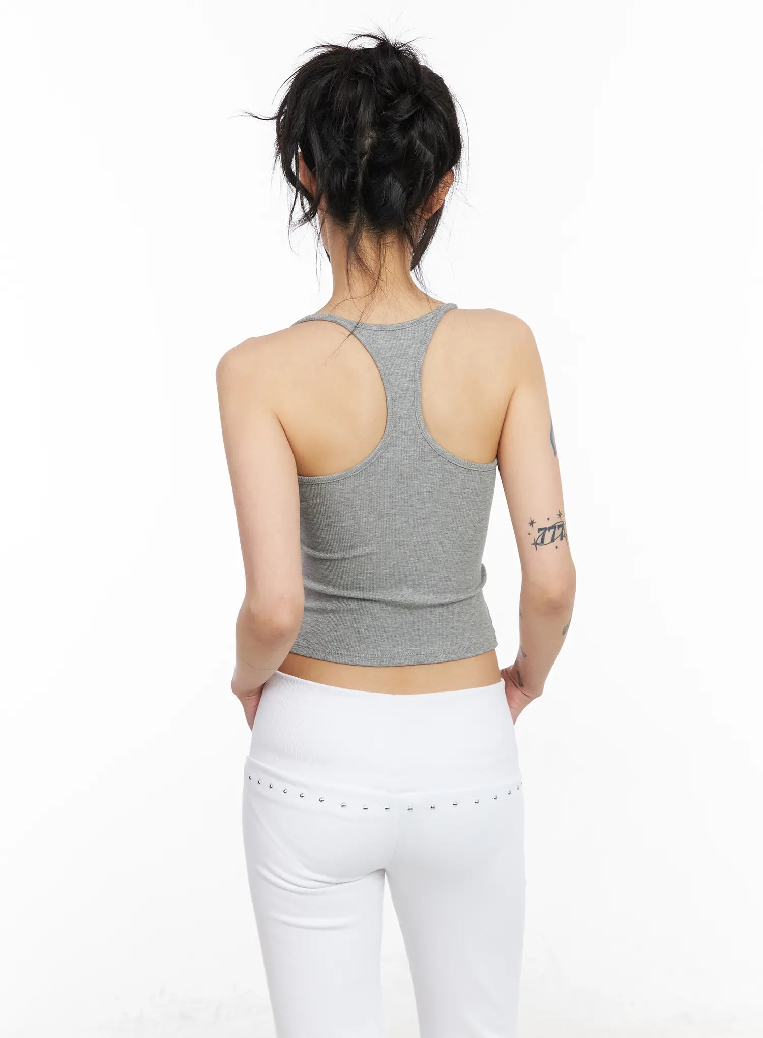 simple-halter-neck-top-cm517