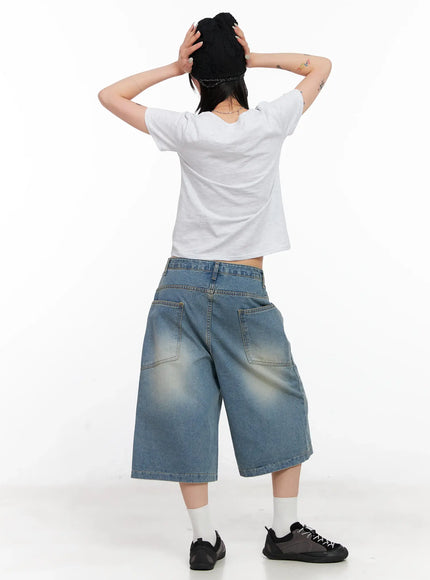 kitty-graphic-cropped-tee-cl525