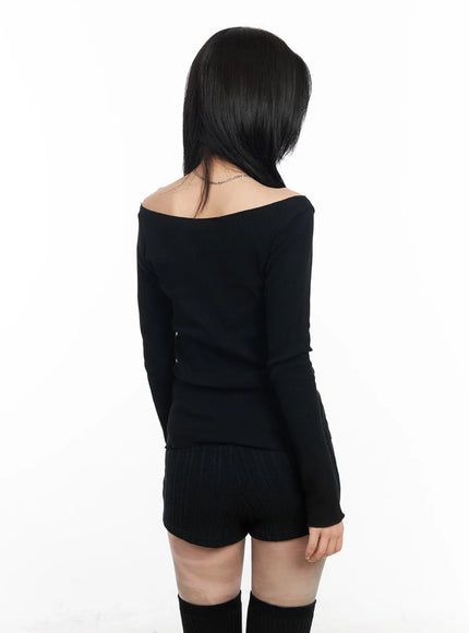 graphic-off-shoulder-top-cd1202