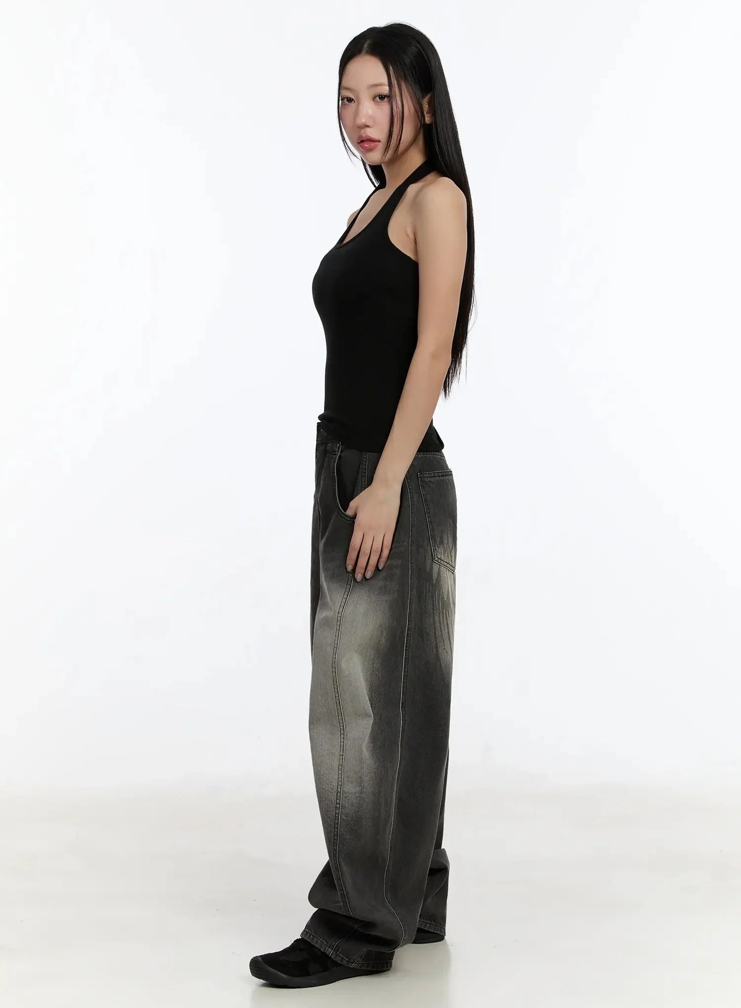 yunho-oversized-wing-print-jeans-if526