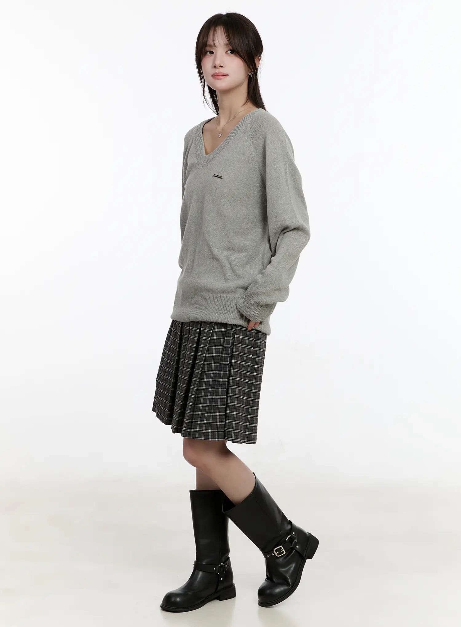 oversized-v-neck-knit-sweater-cm510