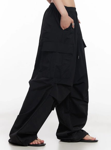 black-utility-wide-fit-cargo-pants-ic503