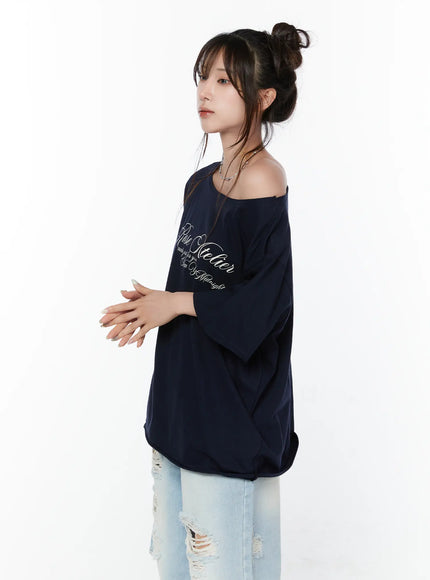 oversized-off-shoulder-graphic-tee-cy514