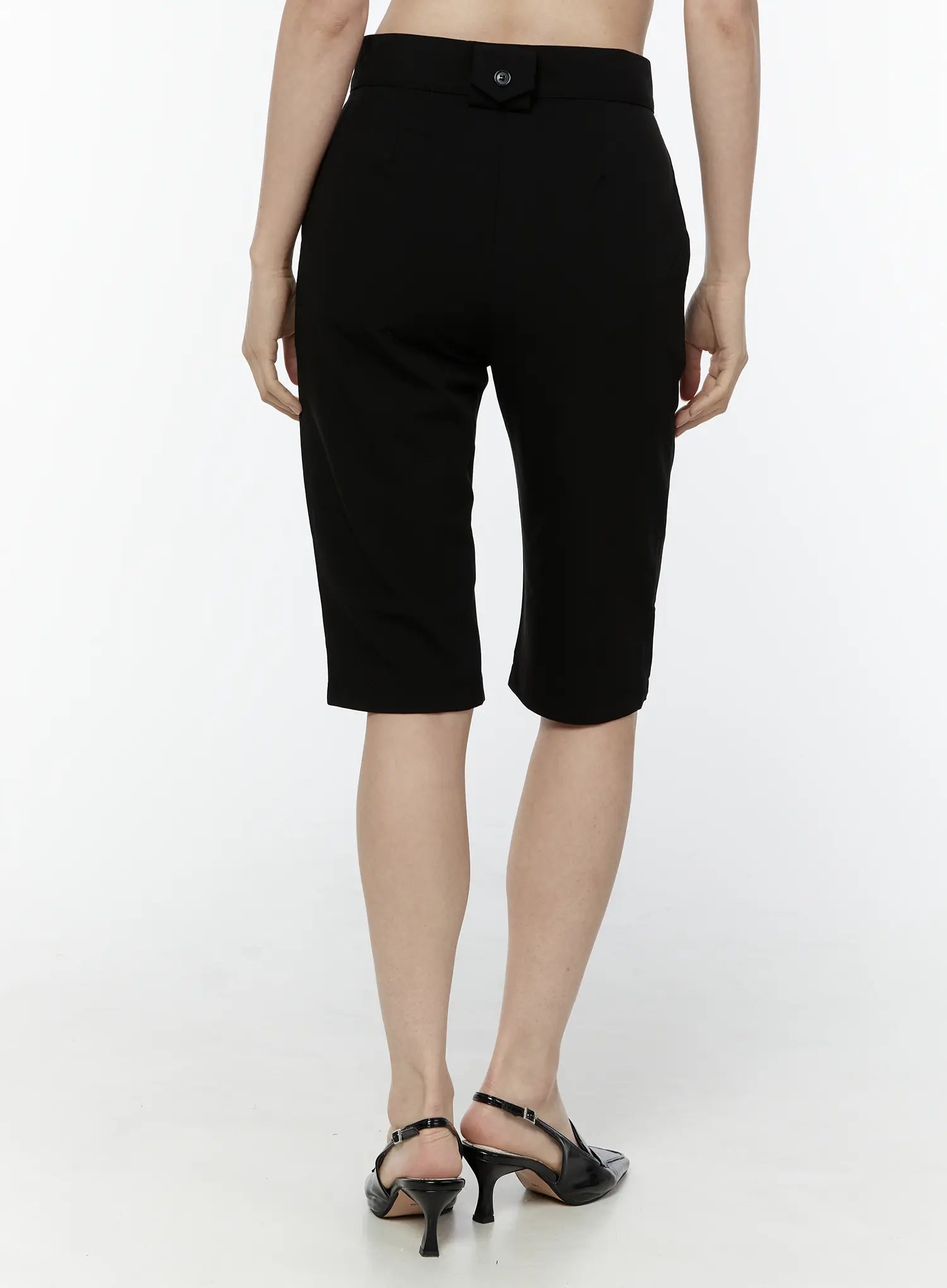 high-waisted-button-capri-pants-iu505