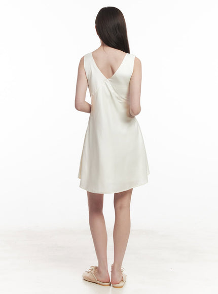 satin-v-neck-sleeveless-mini-dress-iy513-2