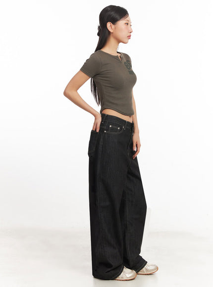 tomboy-graphic-crop-top-ia524