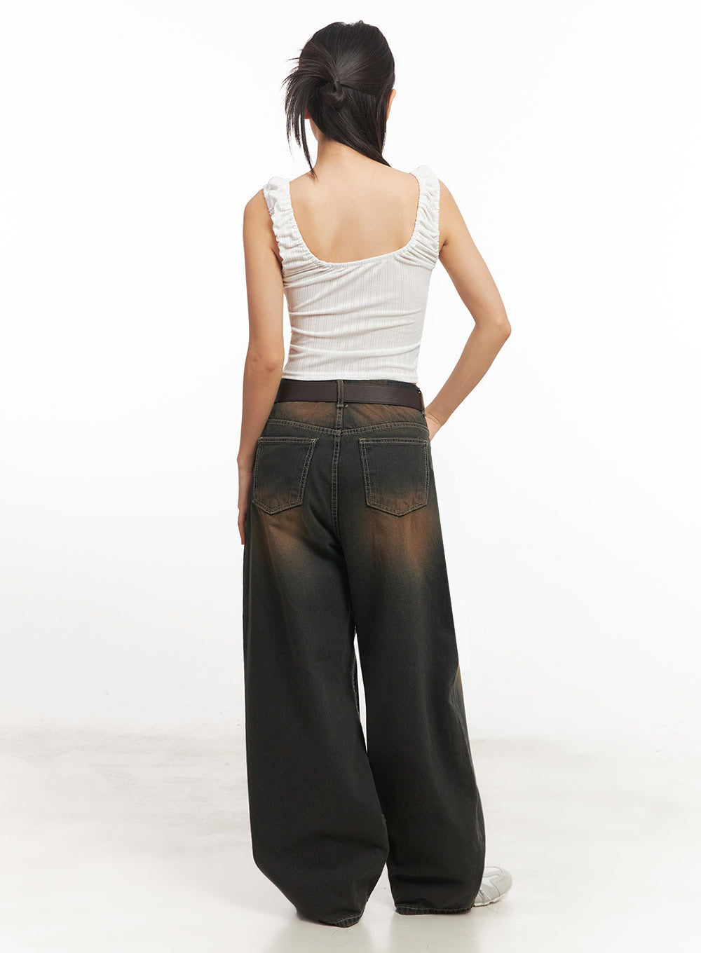 frill-shirring-crop-tank-top-ia524