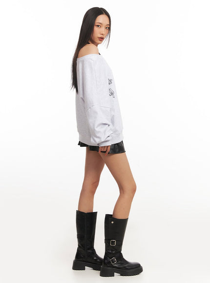 Off-Shoulder Cross Graphic Sweatshirt IA507