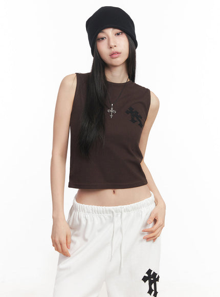 patched-chic-sleeveless-top-iy516