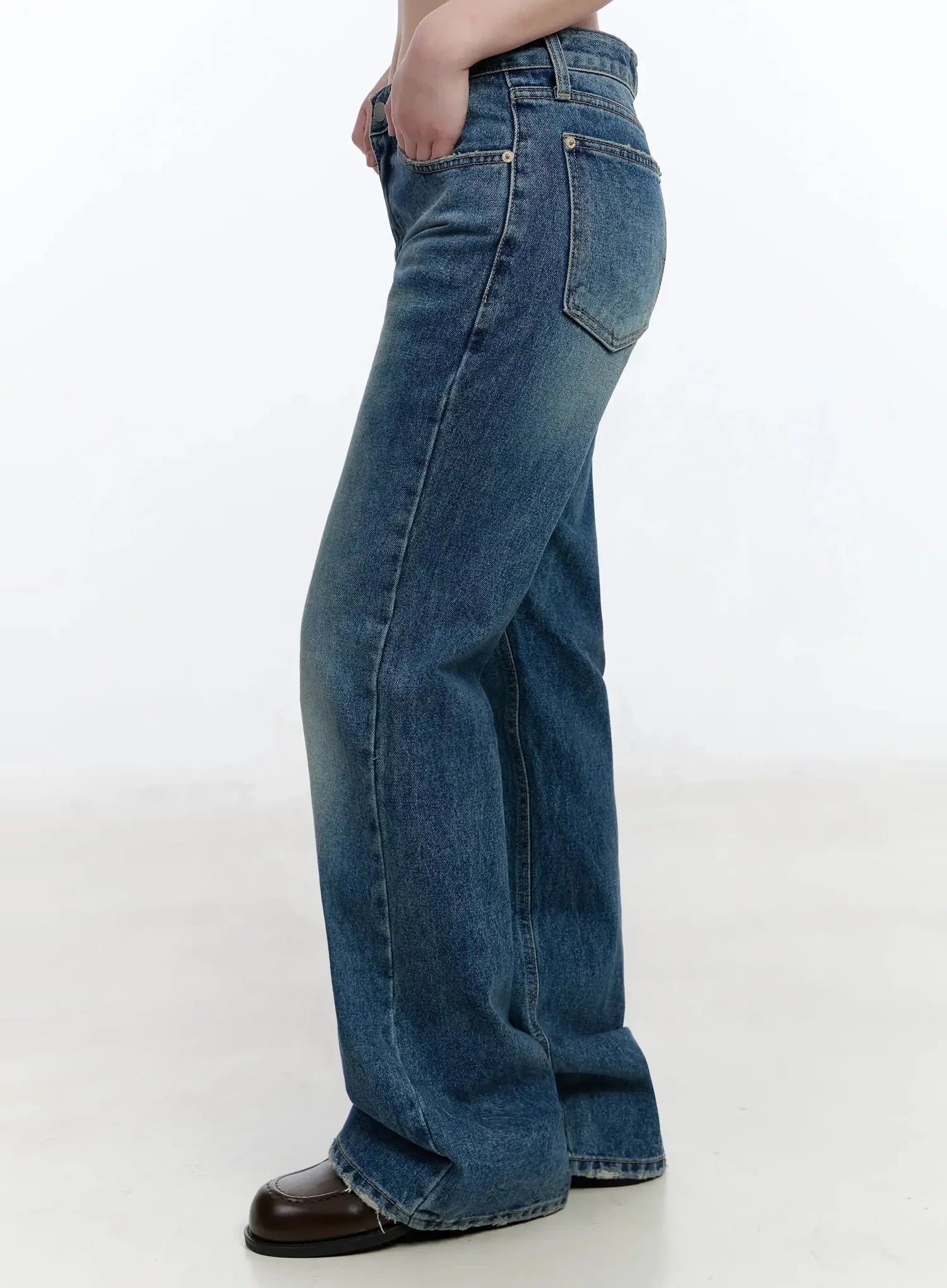 layia-loose-fit-flared-bootcut-jeans-im513