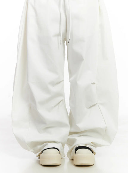 back-pocket-detail-white-pants-cj512