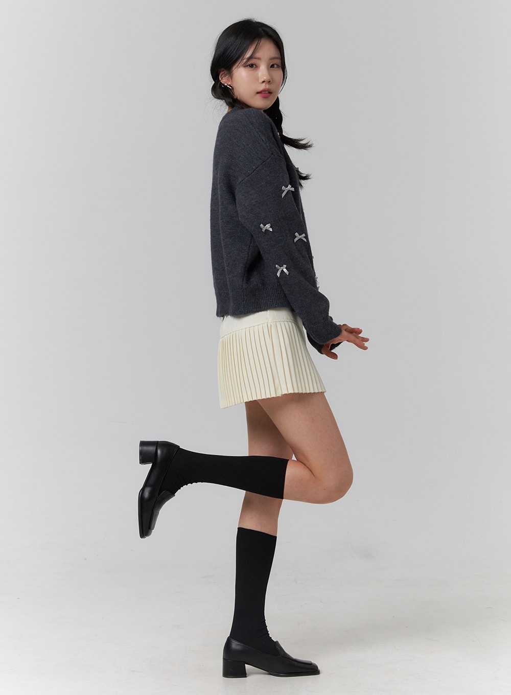 ruffle-pleated-mini-skirt-oj417 / Light beige