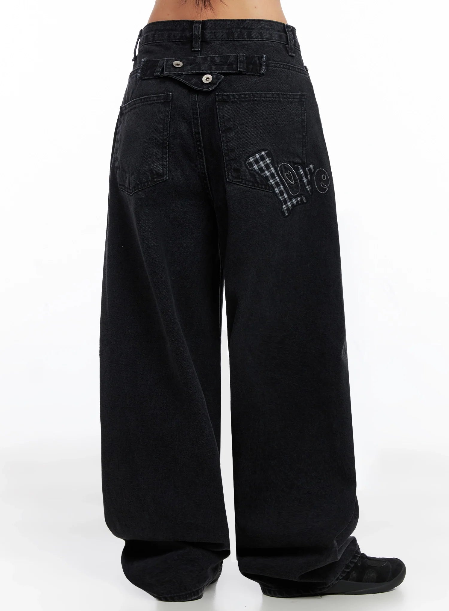 sunwoo-embroidered-wide-leg-jeans-ig528