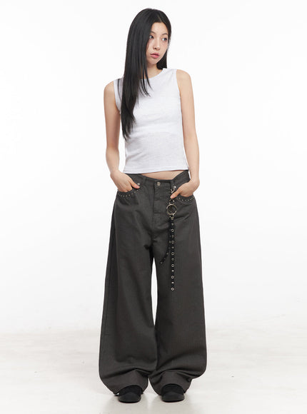 slim-fit-sleeveless-star-graphic-top-iy516