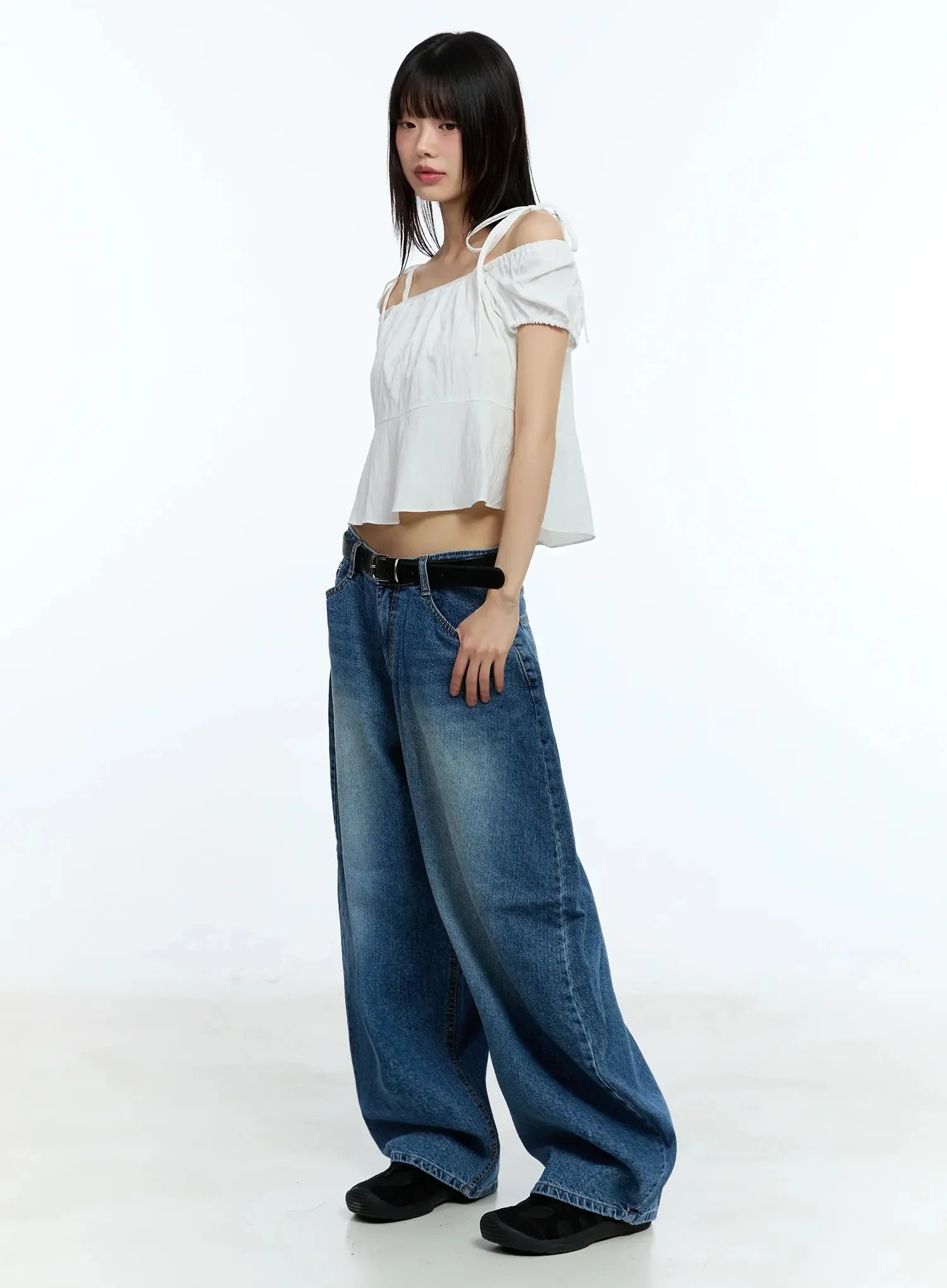 strappy-off-shoulder-cropped-blouse-iu523
