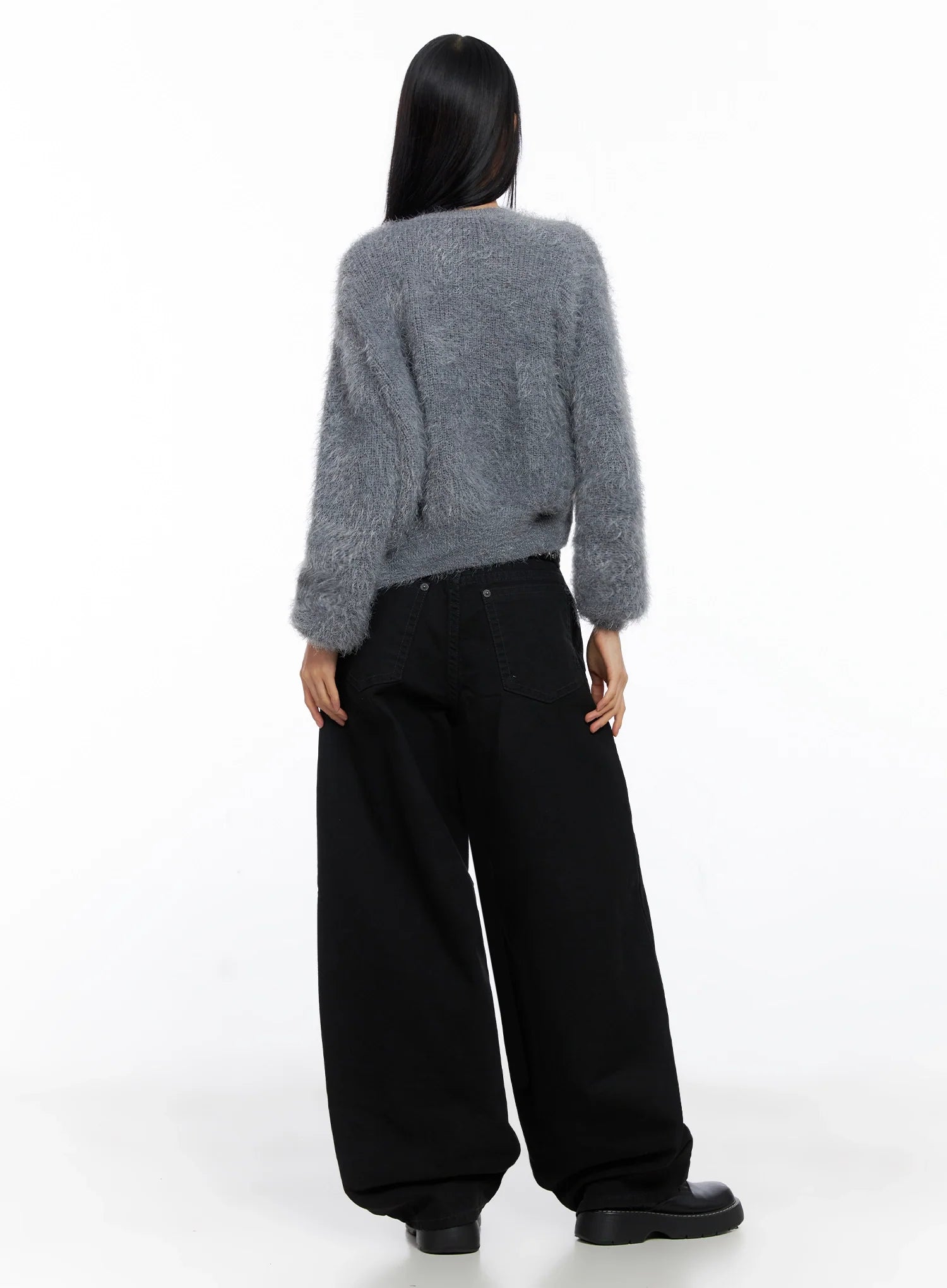 soft-knit-buttoned-cardigan-co517