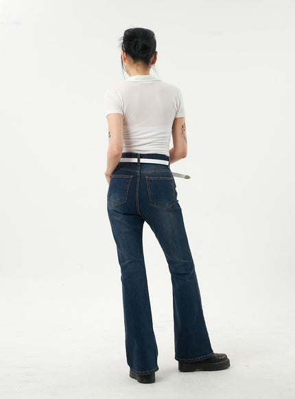 Bootcut-Jeans in dunkler Waschung CA328