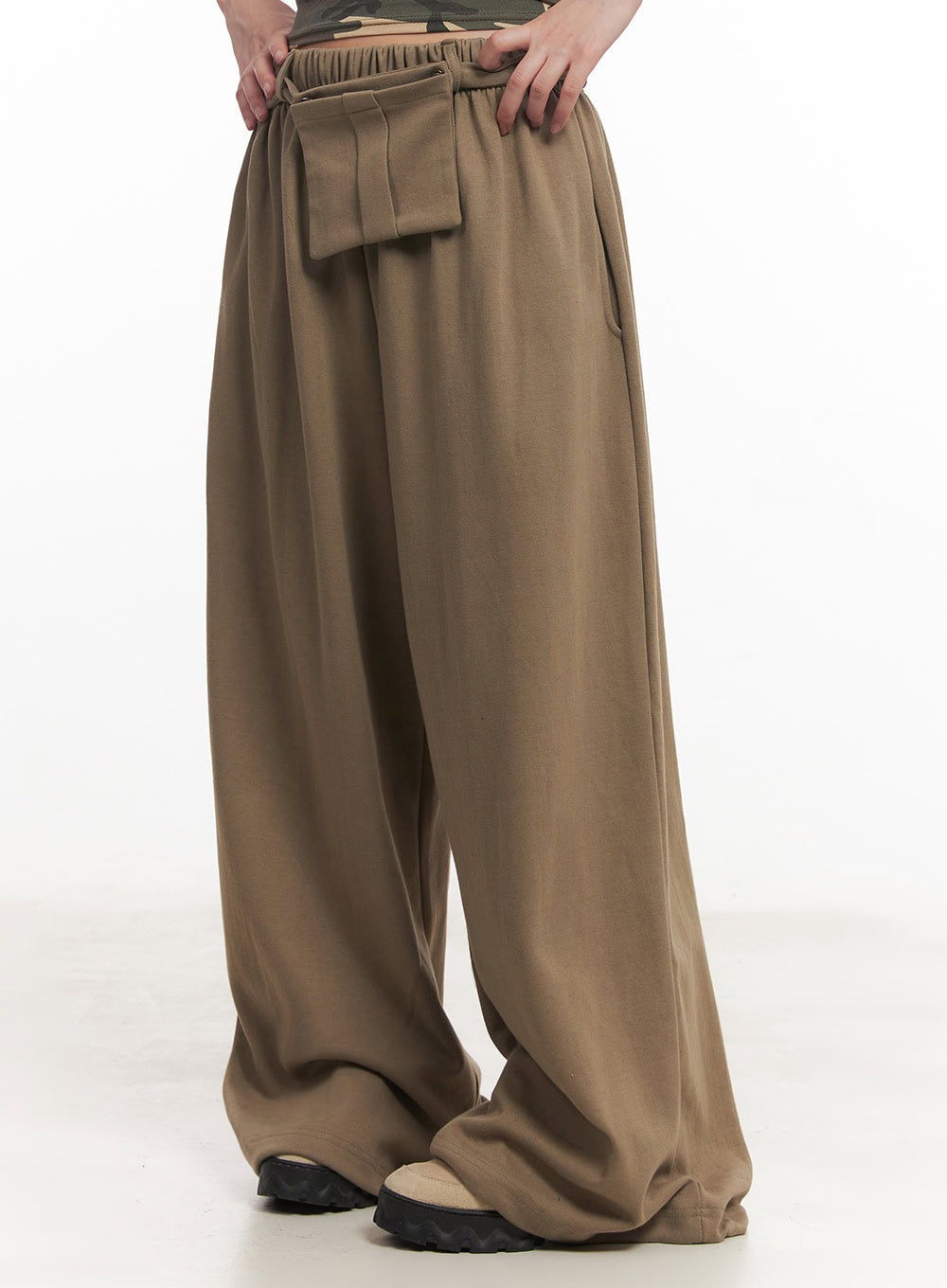 pintuck-belt-wide-leg-sweatpants-im528