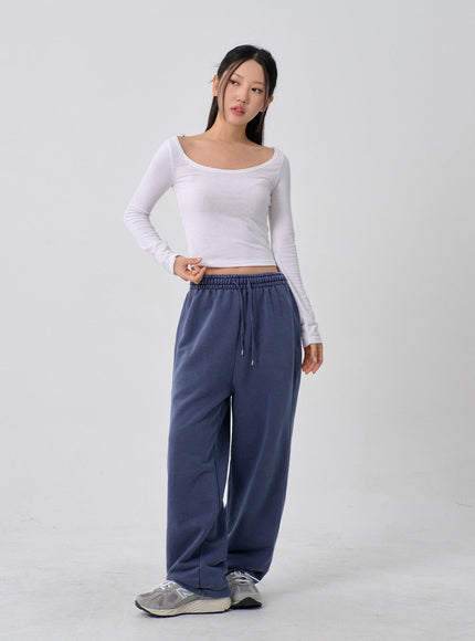 Wide U-Neck Semi Crop T-Shirt CN09