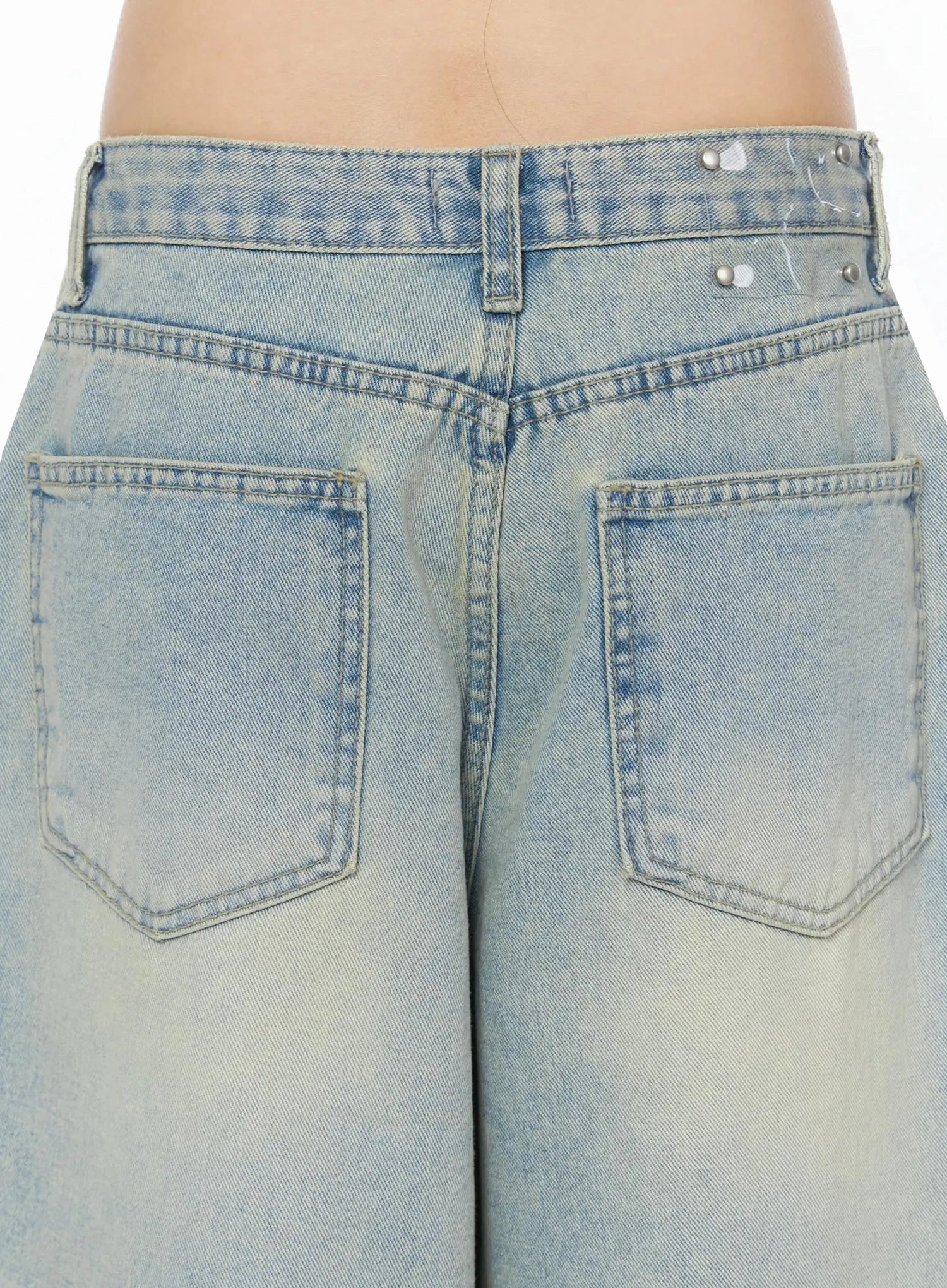 ali-casual-washed-bermuda-shorts-iy525