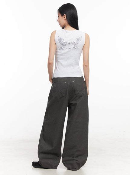 slim-fit-sleeveless-star-graphic-top-iy516