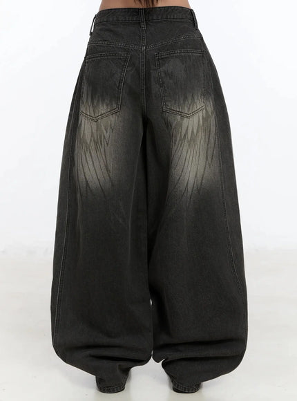 yunho-oversized-wing-print-jeans-if526