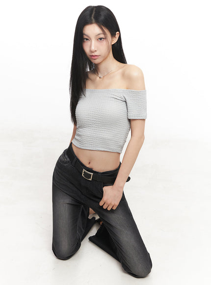 off-shoulder-boat-neck-crop-top-iy516