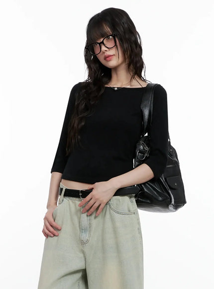 minimalist-black-boat-neck-top-il531