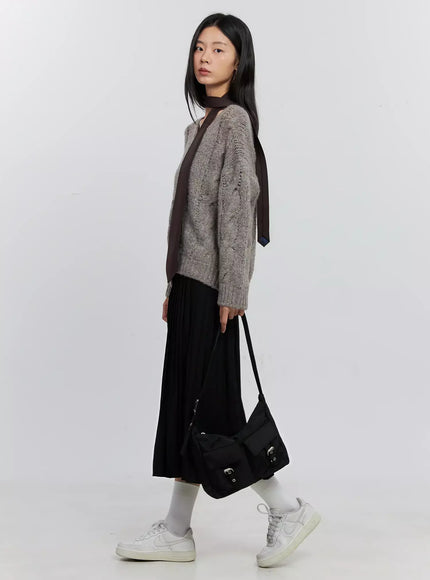 cable-knit-v-neck-sweater-is516