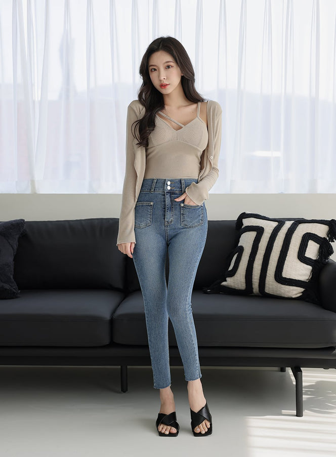 Röhrenjeans mit doppeltem Knopf und ungesäumtem Saum IA11