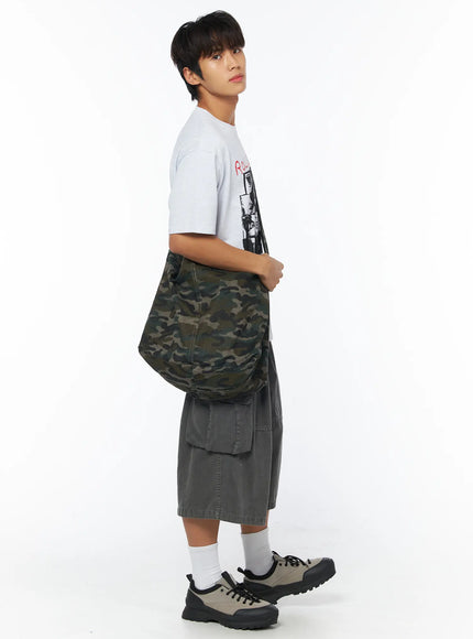 urban-camo-canvas-crossbody-bag-iy529