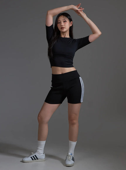 basic-fitted-crop-t-shirt-black-io517