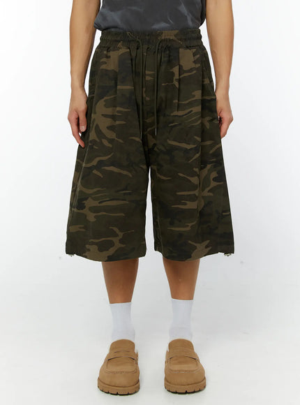 mens-camo-bermuda-shorts-dark-green-iy513